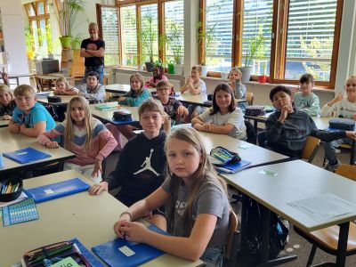 Klasse 5a Bucher 2025.jpg